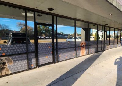 Retail_WindowDecal_Dogtopia